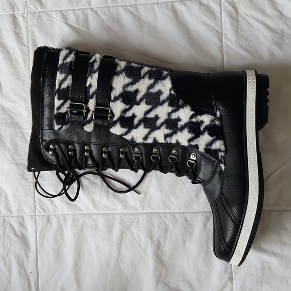 Just Fab black and white warm boots - Picture 3 of 4